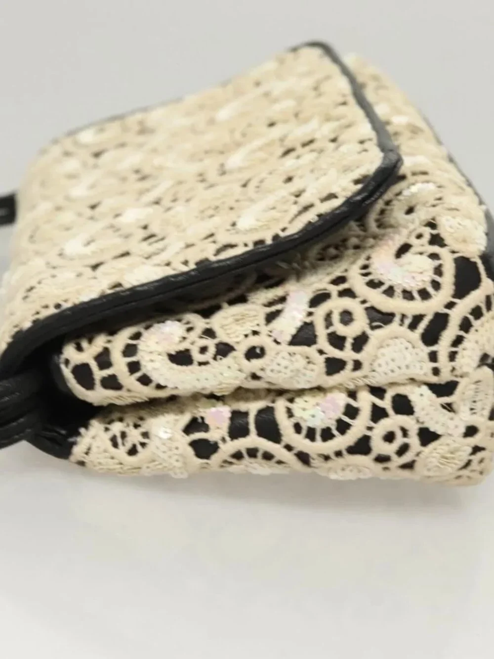 CHANEL Shoulder Bag Lamb Skin White CC Auth 125205